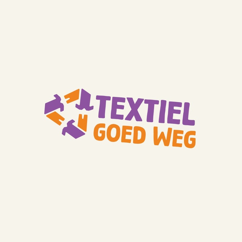 Logo met de tekst "TEXTIEL GOED WEG" in het oranje en paars, met een symbool van vier gekoppelde handen ernaast.